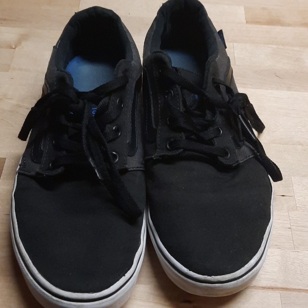Vans - Picture 2 of 4